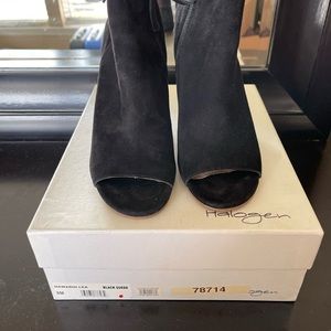 Like new Black Suede Booties